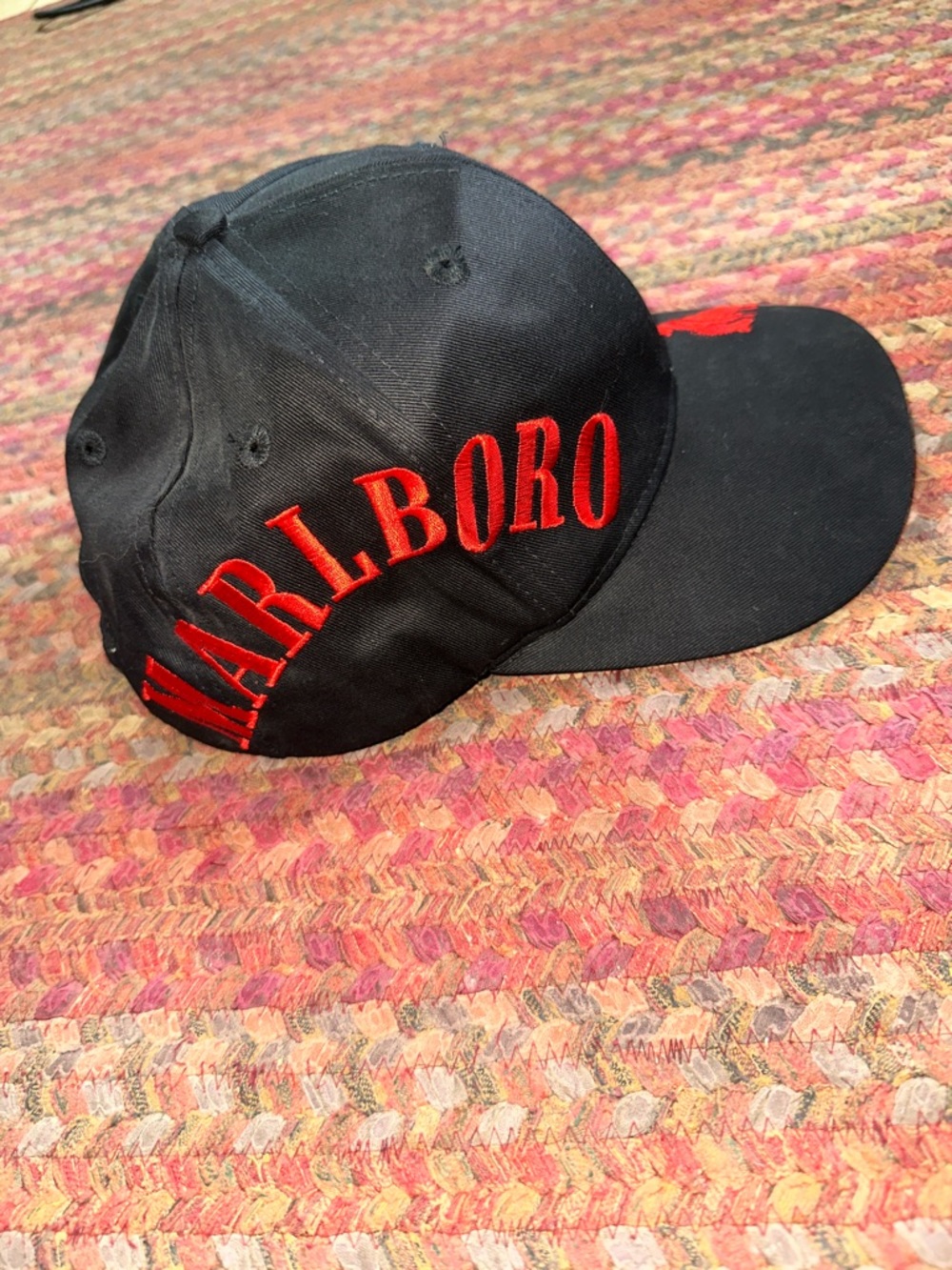 MARLBORO COWBOY BLACK SNAPBACK BASEBALL HAT